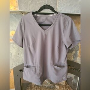 3/$15 CLEARANCE Grey Urbane V Neck Scrub Top with front pockets size large